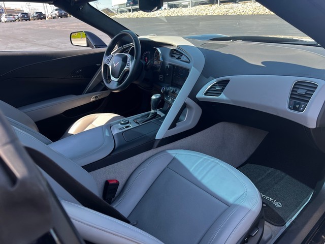 Chevrolet Corvette Stingray Vehicle Full-screen Gallery Image 11