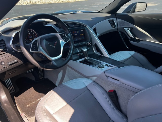 Chevrolet Corvette Stingray Vehicle Full-screen Gallery Image 13