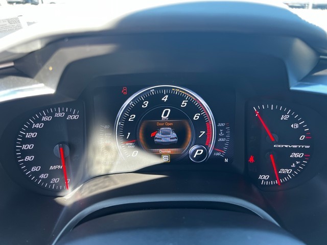 Chevrolet Corvette Stingray Vehicle Full-screen Gallery Image 20