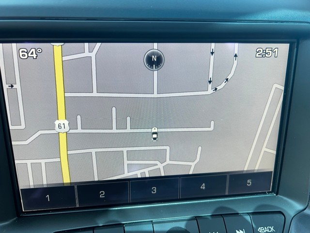 Chevrolet Corvette Stingray Vehicle Full-screen Gallery Image 21