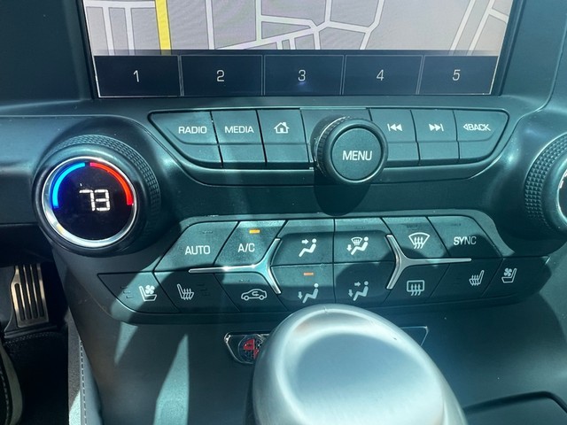 Chevrolet Corvette Stingray Vehicle Full-screen Gallery Image 22