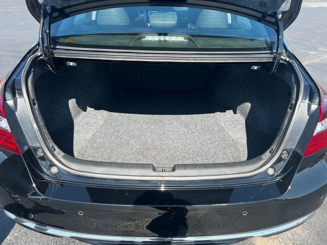 Honda Accord Sedan Vehicle Full-screen Gallery Image 05