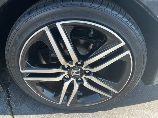 Honda Accord Sedan Vehicle Full-screen Gallery Image 07