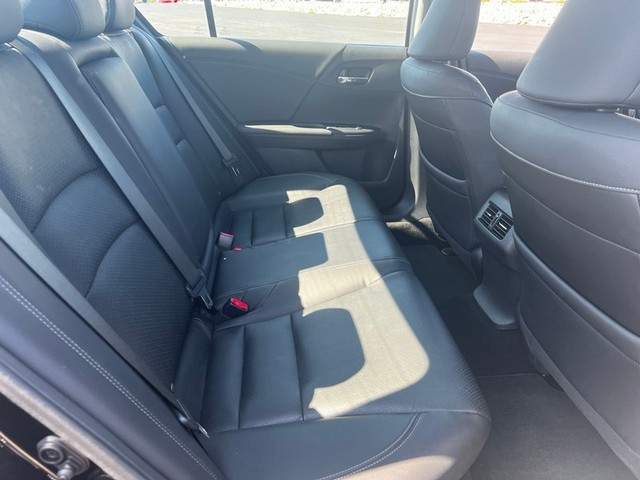 Honda Accord Sedan Vehicle Full-screen Gallery Image 10