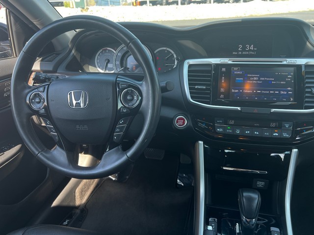 Honda Accord Sedan Vehicle Full-screen Gallery Image 12