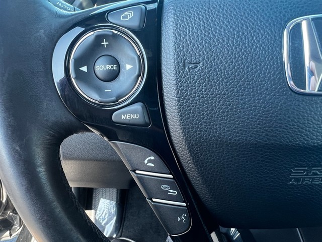 Honda Accord Sedan Vehicle Full-screen Gallery Image 23