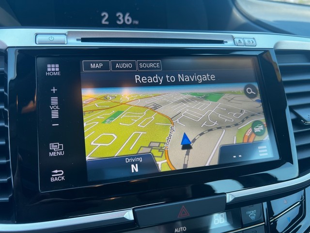 Honda Accord Sedan Vehicle Full-screen Gallery Image 26