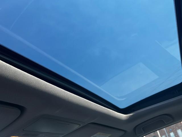 Honda Accord Sedan Vehicle Full-screen Gallery Image 28