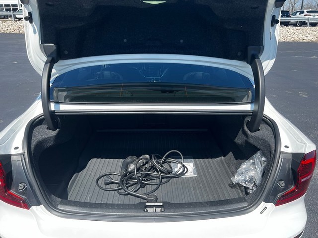 Volvo S60 Recharge Vehicle Full-screen Gallery Image 05