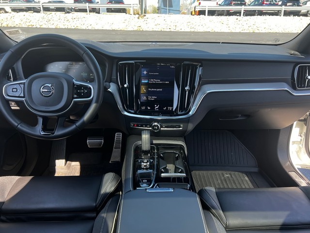 Volvo S60 Recharge Vehicle Full-screen Gallery Image 12