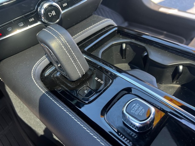 Volvo S60 Recharge Vehicle Full-screen Gallery Image 14