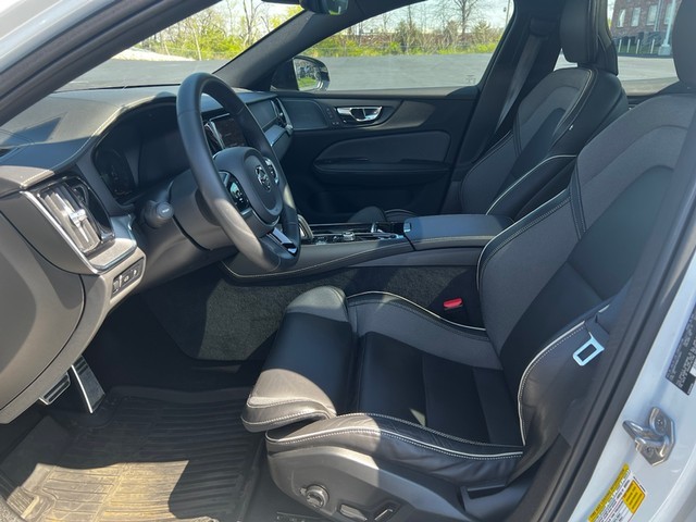 Volvo S60 Recharge Vehicle Full-screen Gallery Image 17