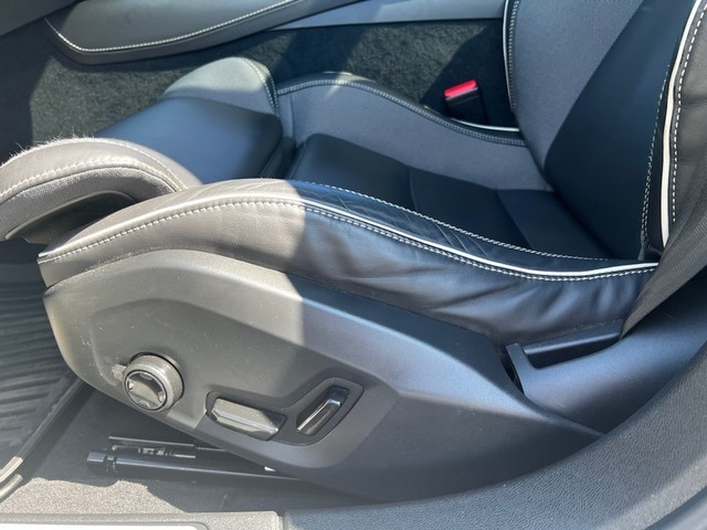 Volvo S60 Recharge Vehicle Full-screen Gallery Image 18