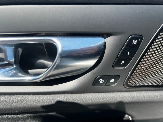 Volvo S60 Recharge Vehicle Full-screen Gallery Image 20