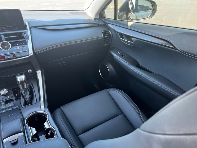 Lexus NX Vehicle Full-screen Gallery Image 17