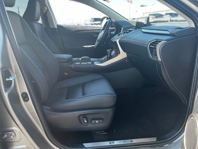 Lexus NX Vehicle Full-screen Gallery Image 18