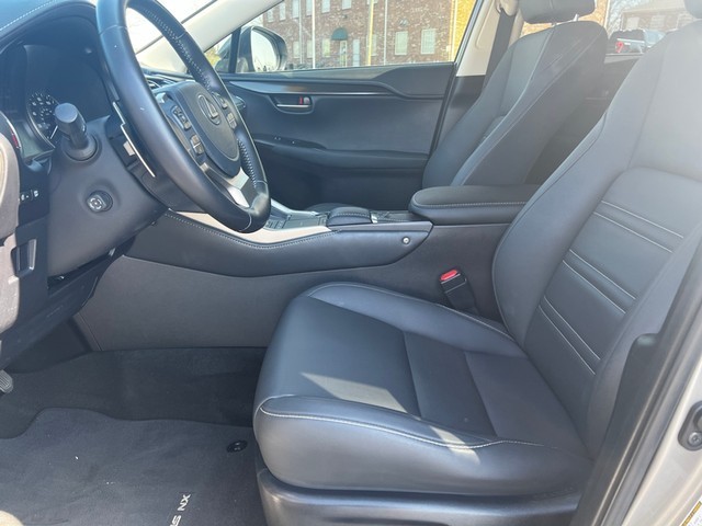 Lexus NX Vehicle Full-screen Gallery Image 19