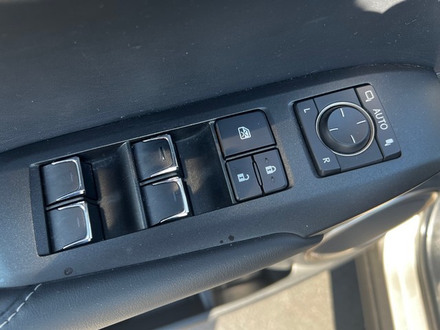 Lexus NX Vehicle Full-screen Gallery Image 20