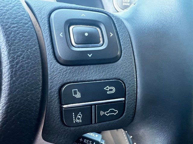 Lexus NX Vehicle Full-screen Gallery Image 24