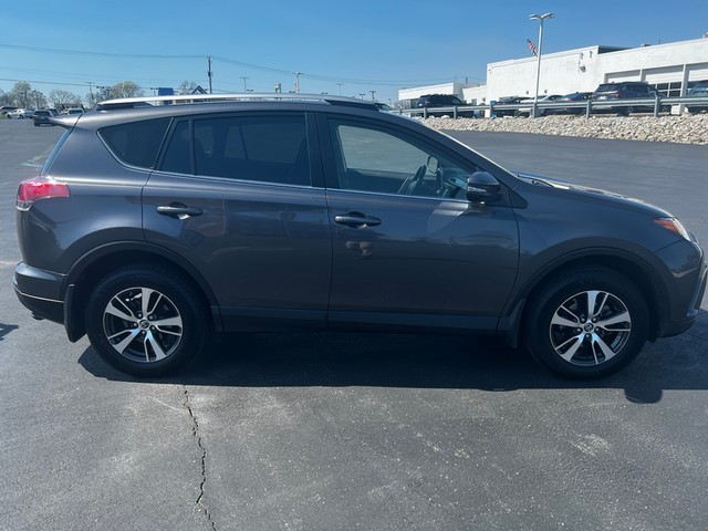 Toyota RAV4 Vehicle Full-screen Gallery Image 02