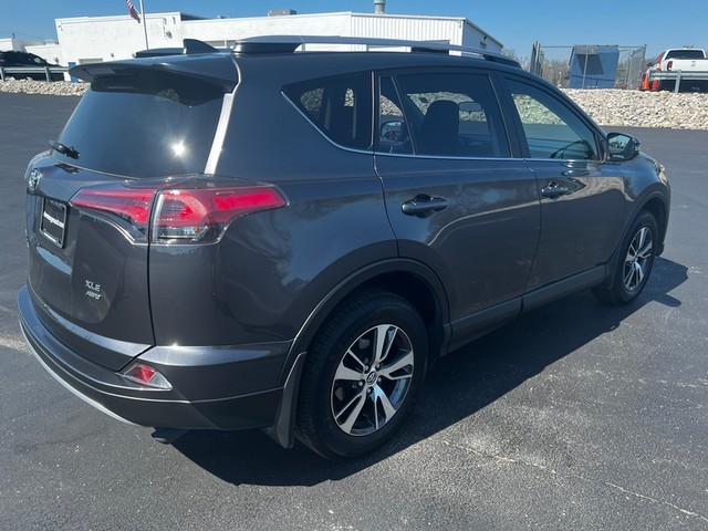 Toyota RAV4 Vehicle Full-screen Gallery Image 03