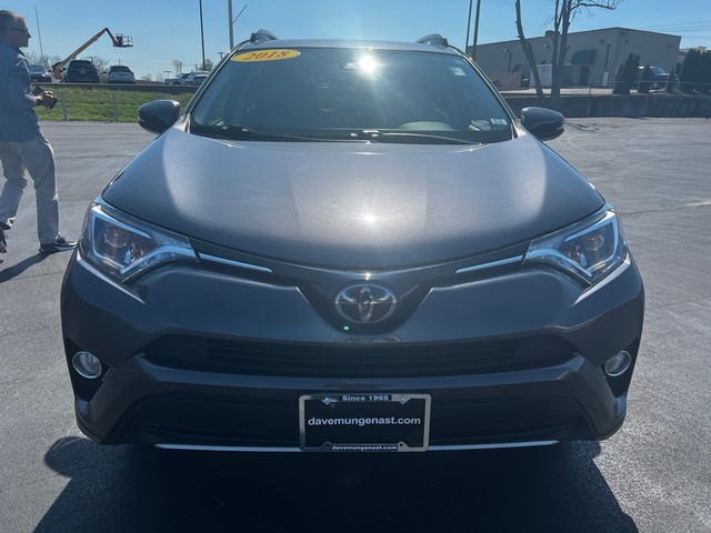 Toyota RAV4 Vehicle Full-screen Gallery Image 09