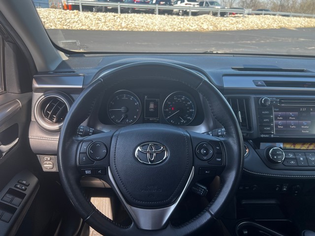 Toyota RAV4 Vehicle Full-screen Gallery Image 12