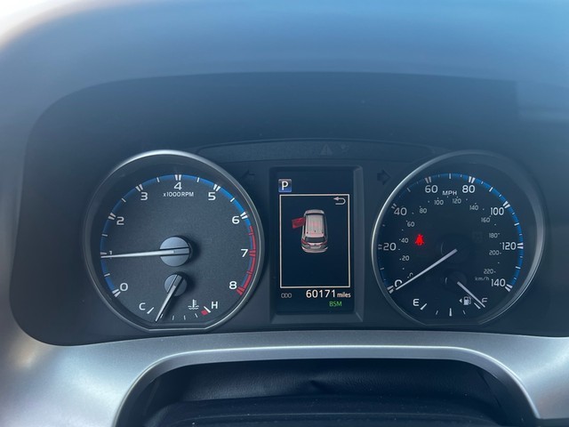 Toyota RAV4 Vehicle Full-screen Gallery Image 25