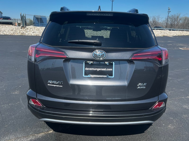 Toyota RAV4 Vehicle Full-screen Gallery Image 04