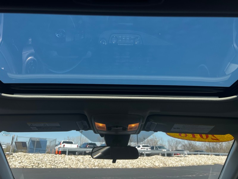 Toyota RAV4 Vehicle Full-screen Gallery Image 11