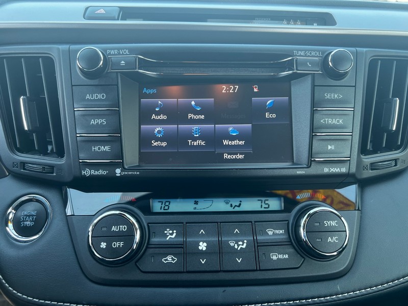 Toyota RAV4 Vehicle Full-screen Gallery Image 13