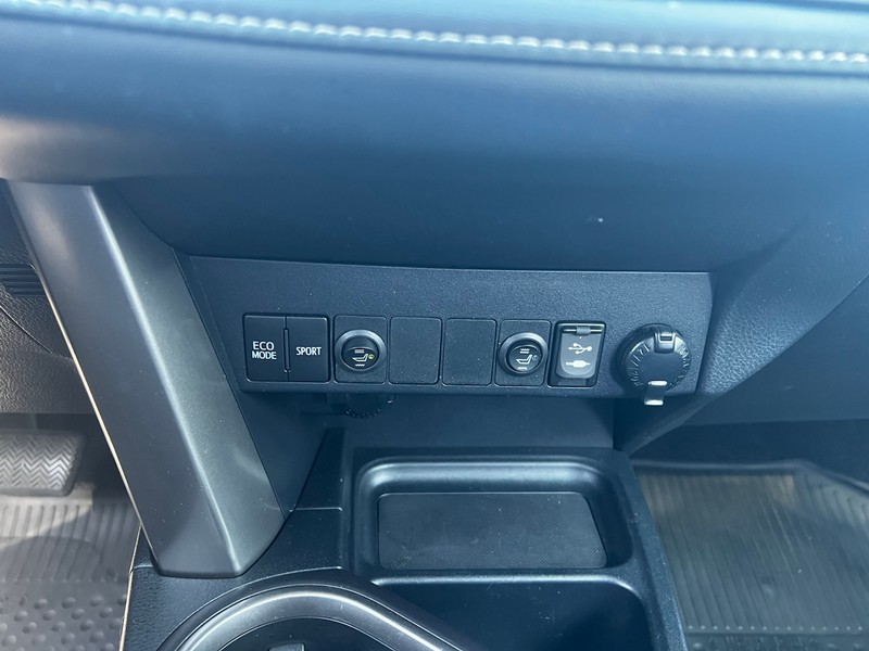 Toyota RAV4 Vehicle Full-screen Gallery Image 14