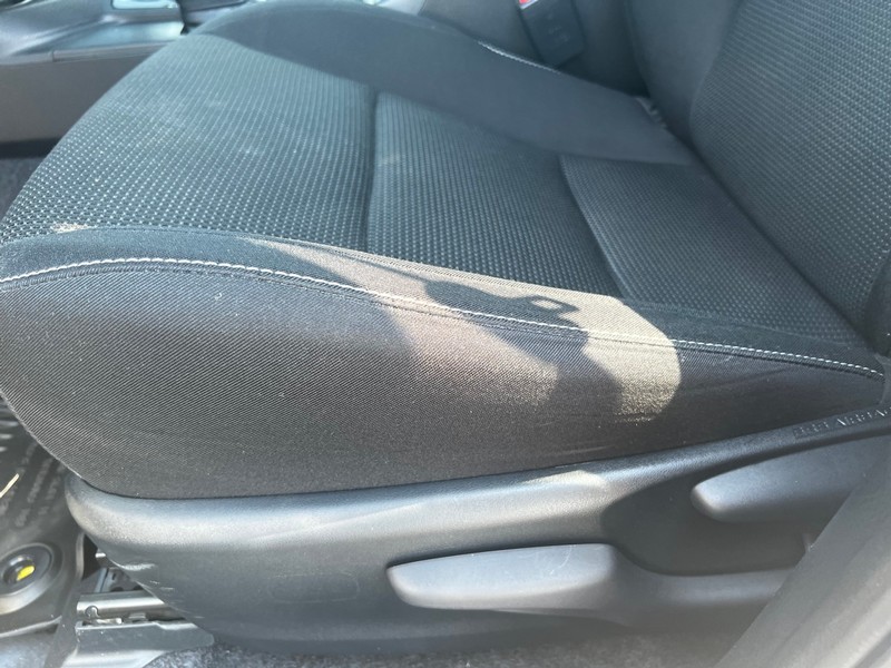 Toyota RAV4 Vehicle Full-screen Gallery Image 19