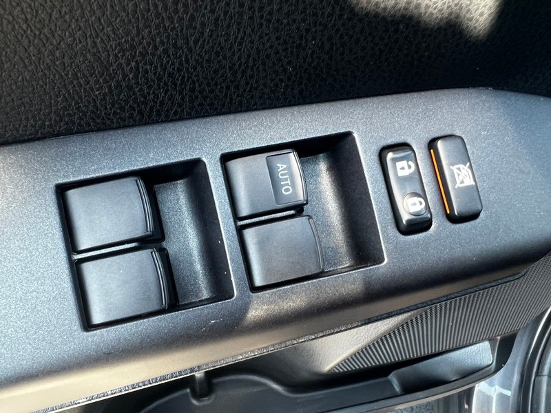 Toyota RAV4 Vehicle Full-screen Gallery Image 20