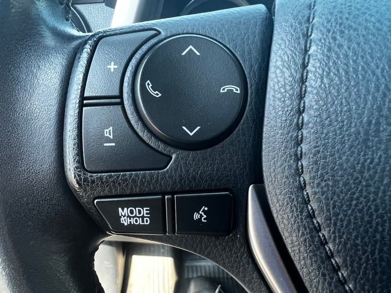 Toyota RAV4 Vehicle Full-screen Gallery Image 23