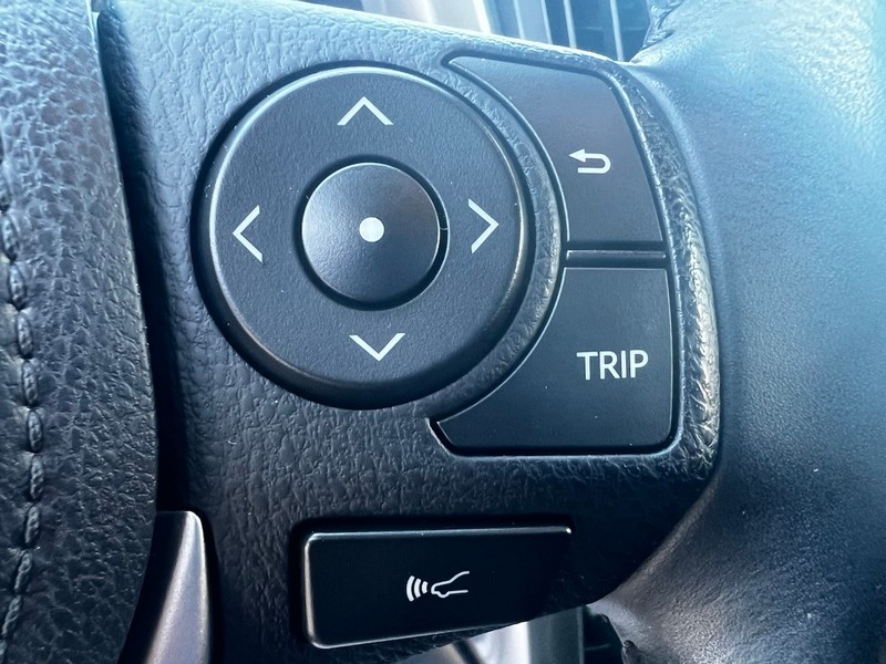 Toyota RAV4 Vehicle Full-screen Gallery Image 24