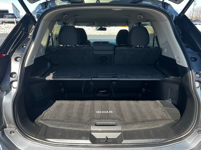 Nissan Rogue Vehicle Full-screen Gallery Image 05