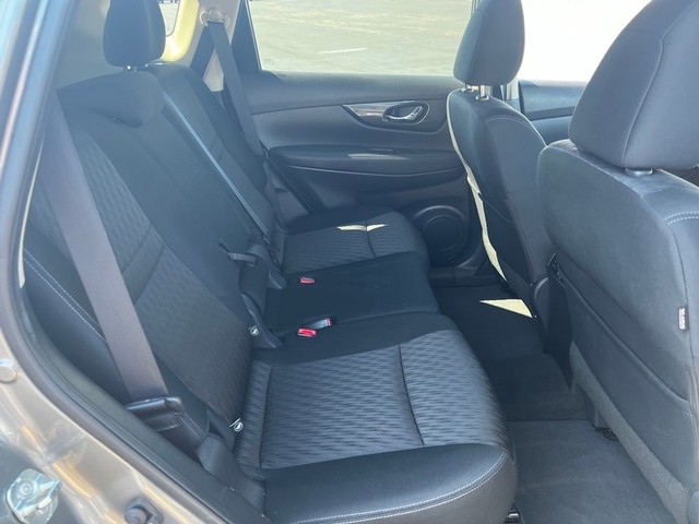 Nissan Rogue Vehicle Full-screen Gallery Image 10