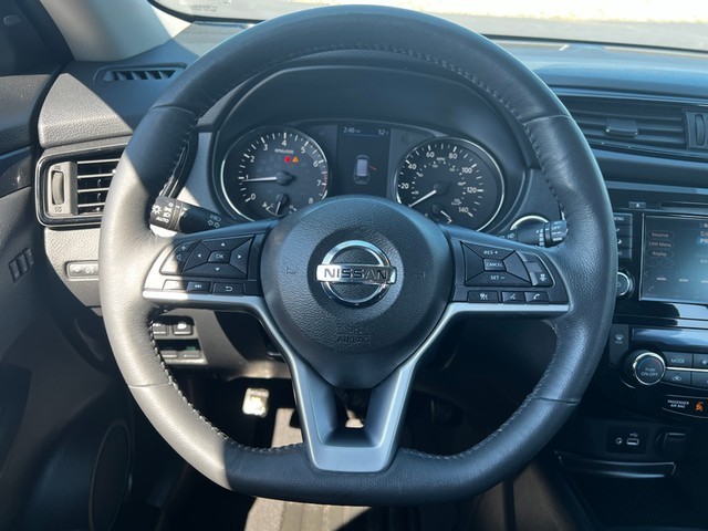 Nissan Rogue Vehicle Full-screen Gallery Image 12