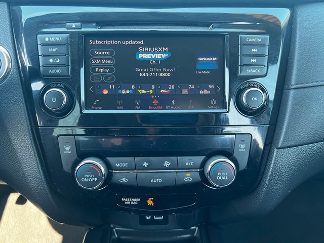 Nissan Rogue Vehicle Full-screen Gallery Image 13