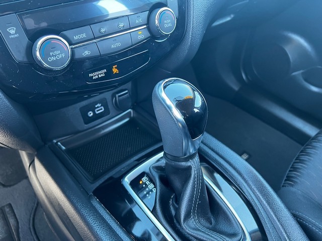 Nissan Rogue Vehicle Full-screen Gallery Image 14