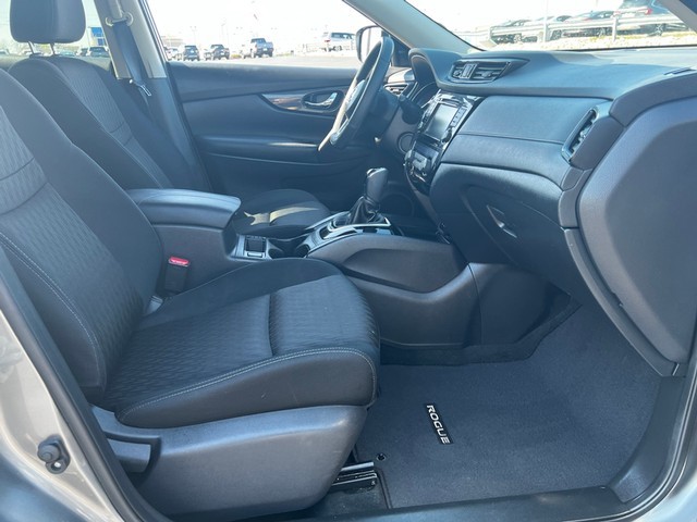 Nissan Rogue Vehicle Full-screen Gallery Image 16