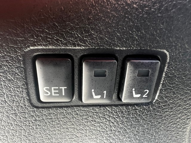 Nissan Rogue Vehicle Full-screen Gallery Image 20