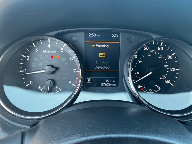 Nissan Rogue Vehicle Full-screen Gallery Image 24