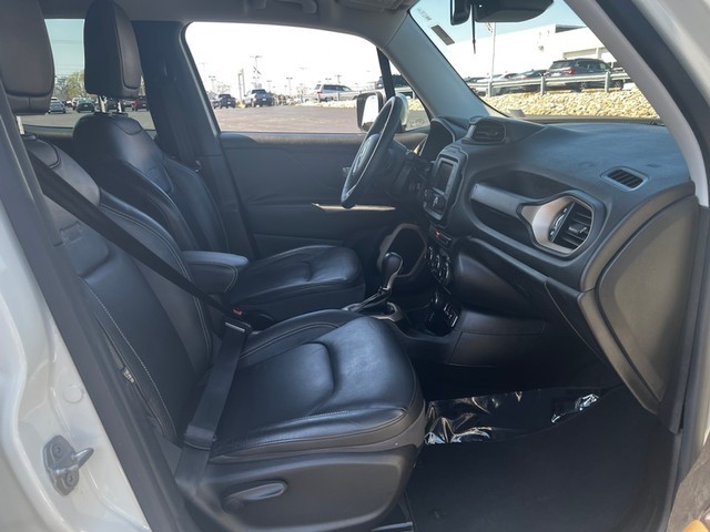 Jeep Renegade Vehicle Full-screen Gallery Image 15