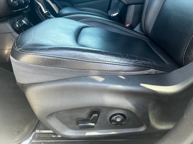 Jeep Renegade Vehicle Full-screen Gallery Image 17