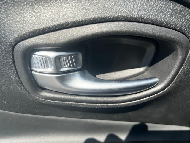 Jeep Renegade Vehicle Full-screen Gallery Image 19