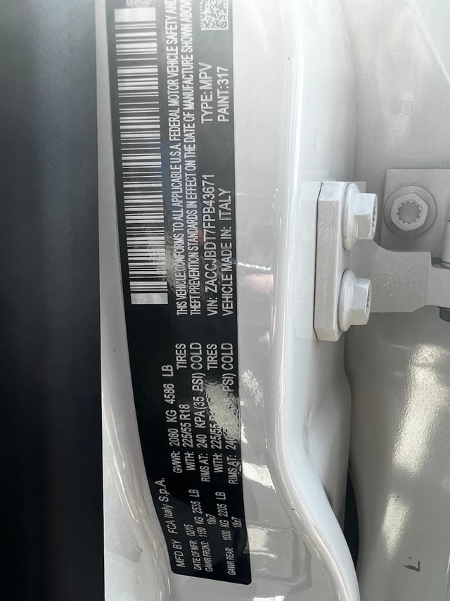 Jeep Renegade Vehicle Full-screen Gallery Image 20