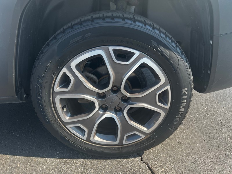 Jeep Renegade Vehicle Full-screen Gallery Image 07