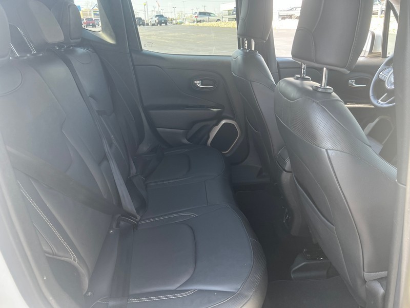 Jeep Renegade Vehicle Full-screen Gallery Image 10